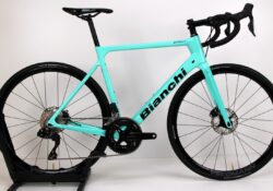 BIANCHI SPRINT DISC CARBON 105 Di2 roz. 57